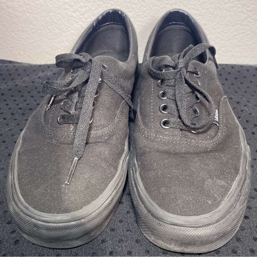 VANS - Men’s Size 8.5 Women’s Size 10
